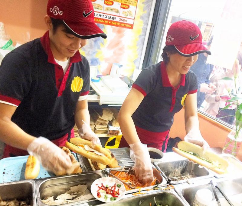 nhân viên là du học sinh